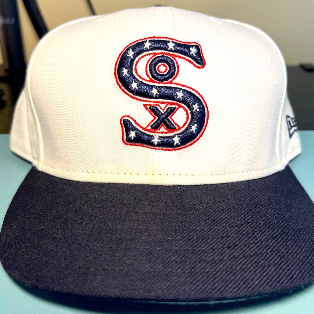 MLB White Sox New Era 5950 Size 7-3/4 Hat.
Pet Free/Smoke free home. No Flaws.